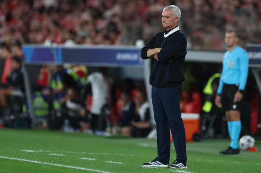 José Mourinho durante o jogo entre Fenerbahce e Benfica