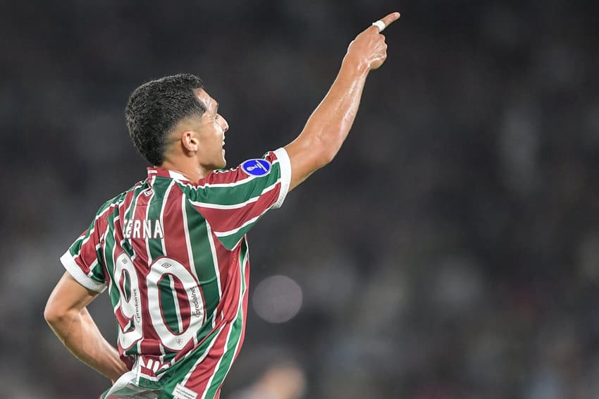 Kevin Serna, do Fluminense, comemora seu gol contra o América de Cali no Maracanã