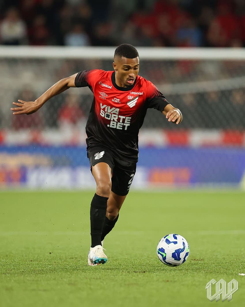 Leozinho começou no futebol de campo pelo Ituano na 3ª divisão do Campeonato Brasileiro (Foto: Duda Matoso / Athletico Paranaense)