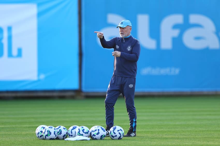 Mano Menezes em treinamento do Grêmio. (Foto: Lucas Uebel/Grêmio FBPA)