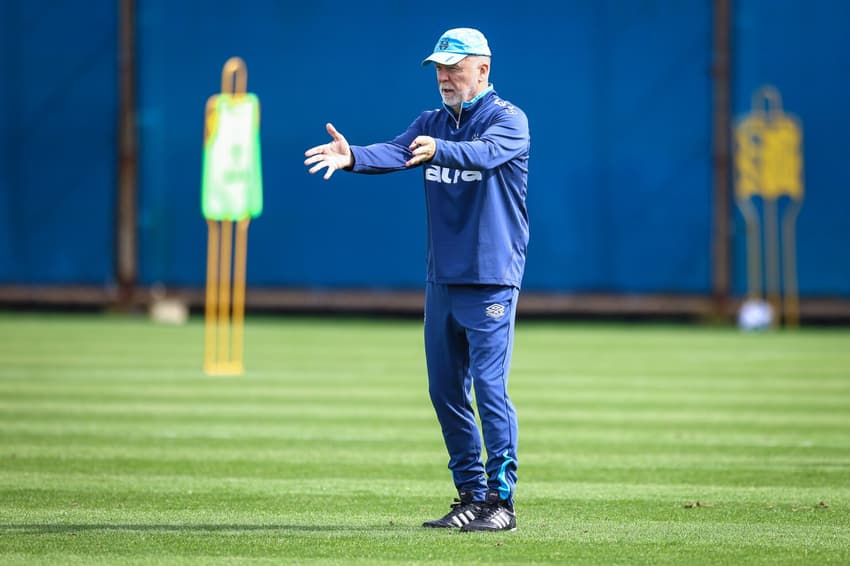 Mano Menezes em treinamento do Grêmio. (Foto: Lucas Uebel/Grêmio FBPA)