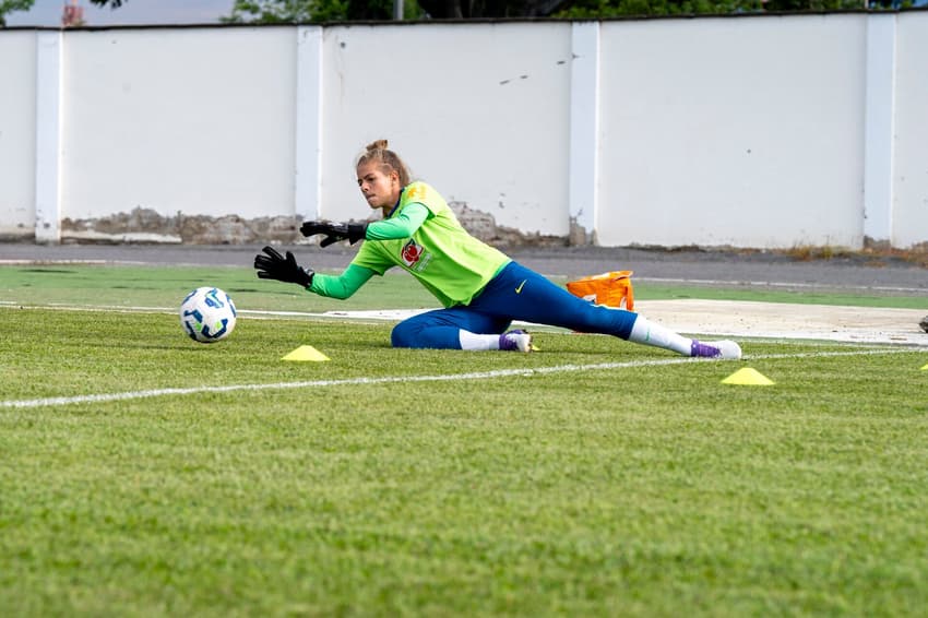 Ana Morganti em treino da Seleção Feminina Sub-17