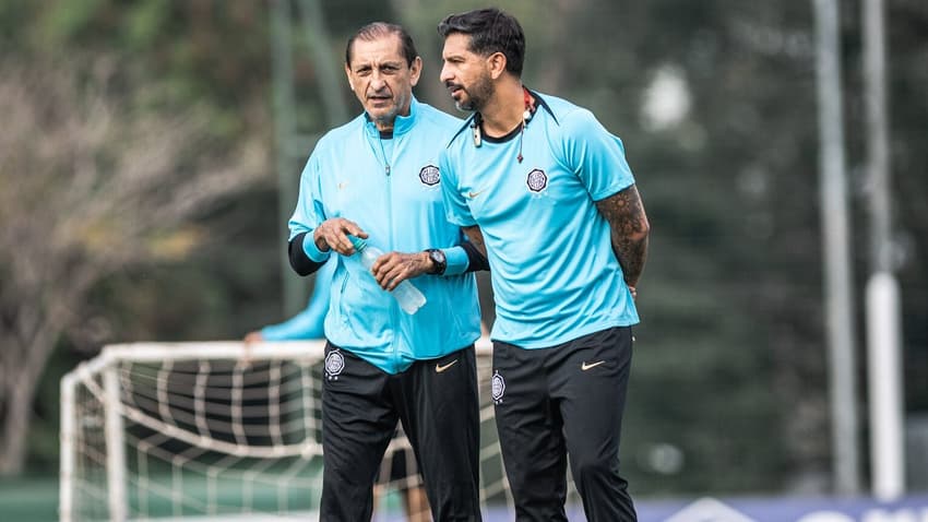 Ramón Díaz e Emiliano Díaz em treino do Olimpia