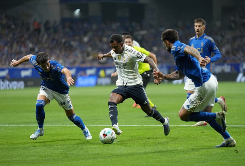 Rodrygo em ação pelo Real Madrid contra o Real Oviedo