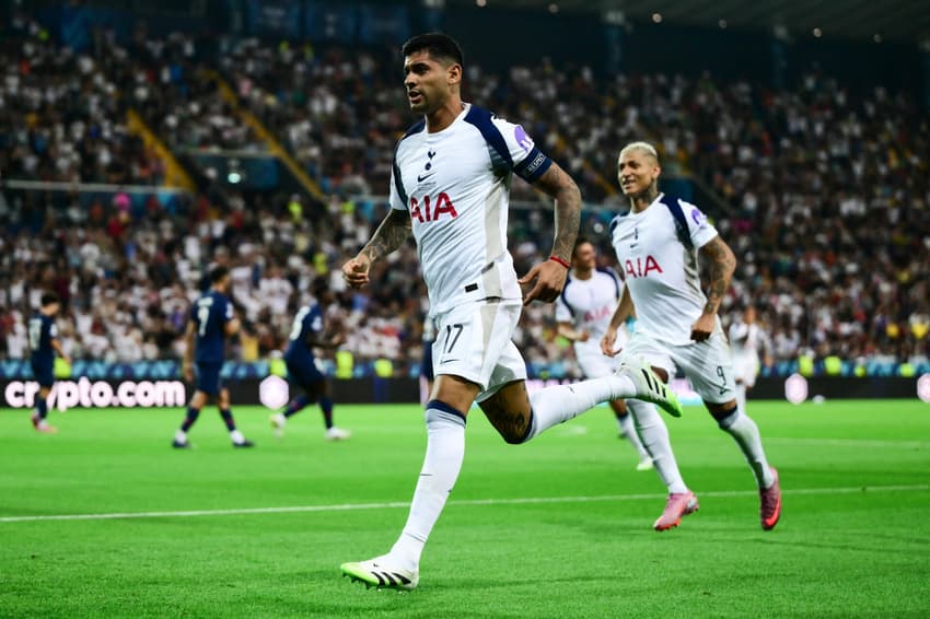 Romero comemora gol do Tottenham sobre o PSG na Supercopa da Europa