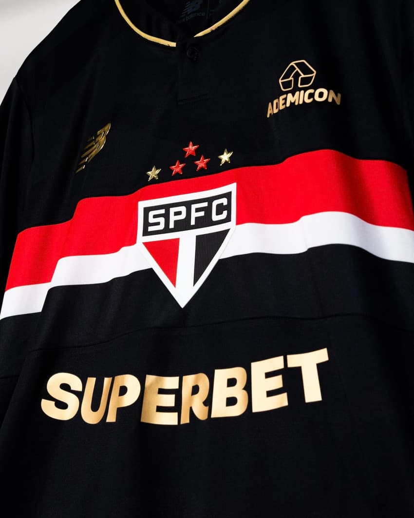 São Paulo lança a camisa nova em homenagem ao Rogério Ceni. (Foto: Divulgação/ SPFC)