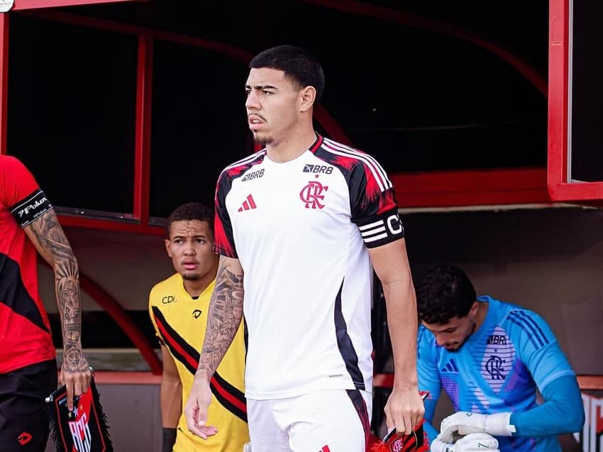 Iago Teodoro, zagueiro do Flamengo (Foto: Heber Gomes)