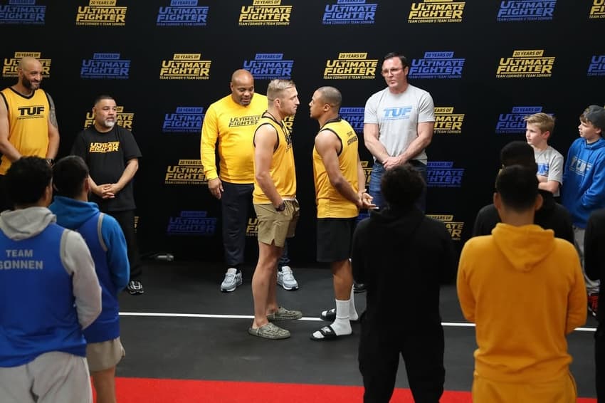 Rodrigo Sezinando e Jeff Creighton na encarada da semifinal do TUF 33 (Foto: Reprodução/Instagram)