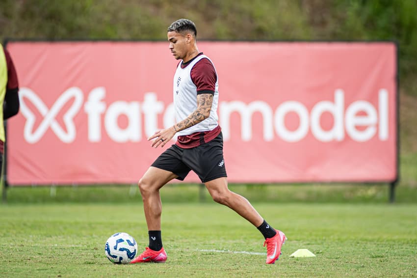 Maykon Jesus em treino do Vitória (Foto: Victor Ferreira / EC Vitória)