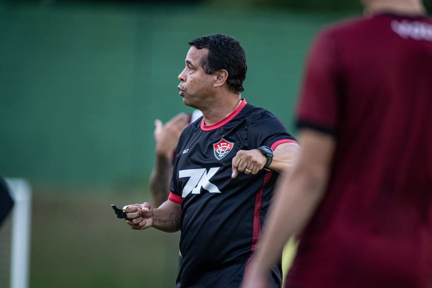 Rodrigo Chagas comanda primeiro treino no Vitória (Foto: Victor Ferreira / EC Vitória)