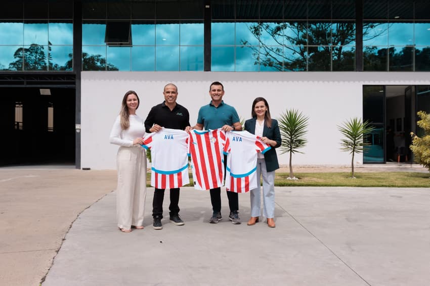 Justo Villar, dirigente da Federação Paraguai, firma parceria com empresa brasileira (Foto: Divulgação)