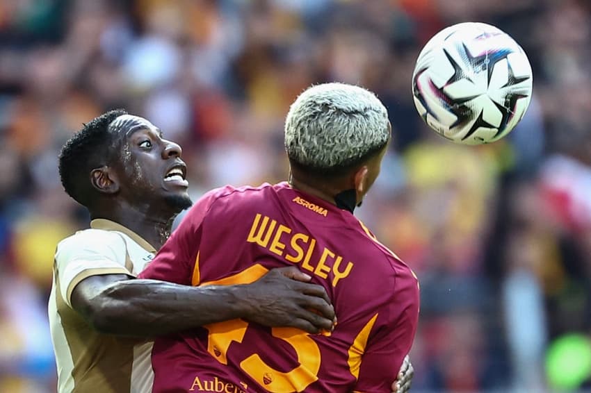 Wesley em ação pela Roma contra o Lens (Foto: Sameer AL-DOUMY / AFP)
