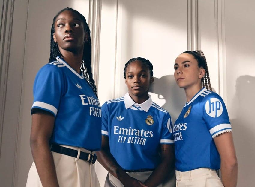 Linda Caicedo (centro) veste o novo terceiro uniforme do Real Madrid 2025/2026 (Foto: Divulgação/ Real Madrid)