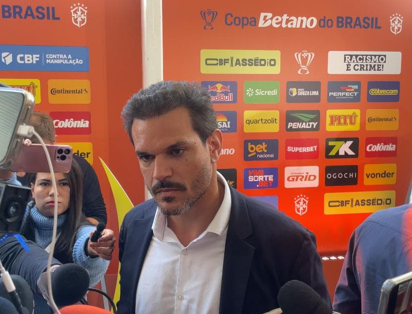 Admar Lopes, diretor de futebol do Vasco, após o sorteio das quartas de final da Copa do Brasil 2025 (Foto: Pedro Cobalea/Lance!)