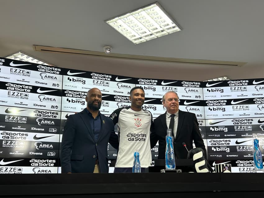 Vitinho foi apresentado como novo reforço do Corinthians