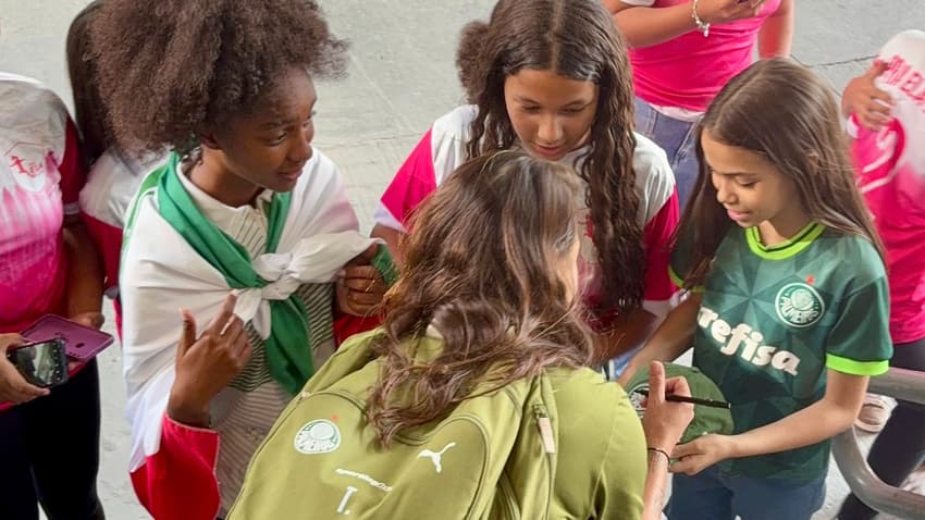 Reencontro de Camilla e Raphaela neste domingo (17), na Arena Barueri. (Foto: Giselly Corrêa/Lance!)
