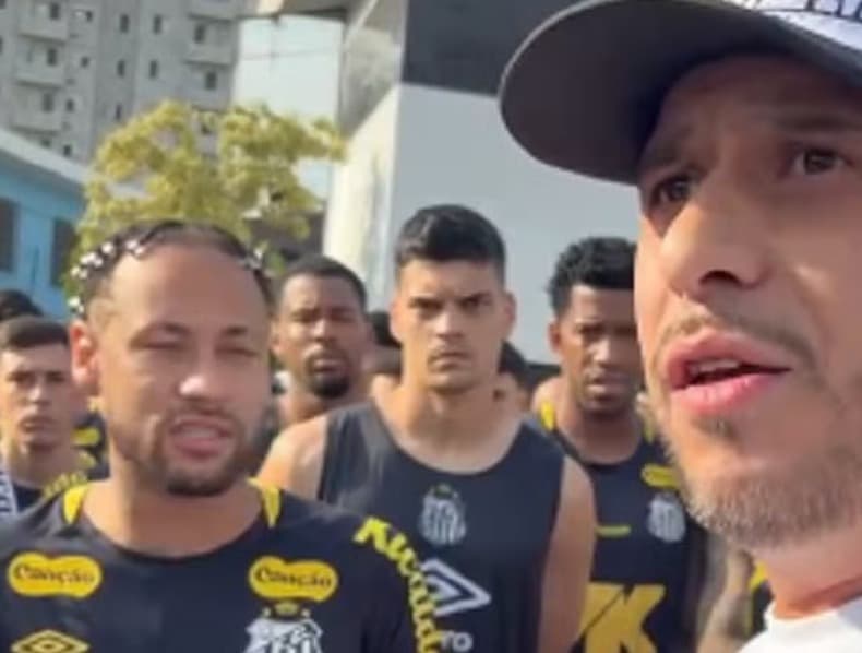 Neymar conversou com os torcedores (Foto: Reprodução)