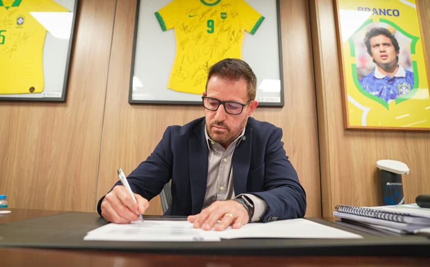 O técnico Ramon Menezes anunciou a lista dos convocados para o Mundial Sub-20 (Foto: Jo Marconne / CBF)