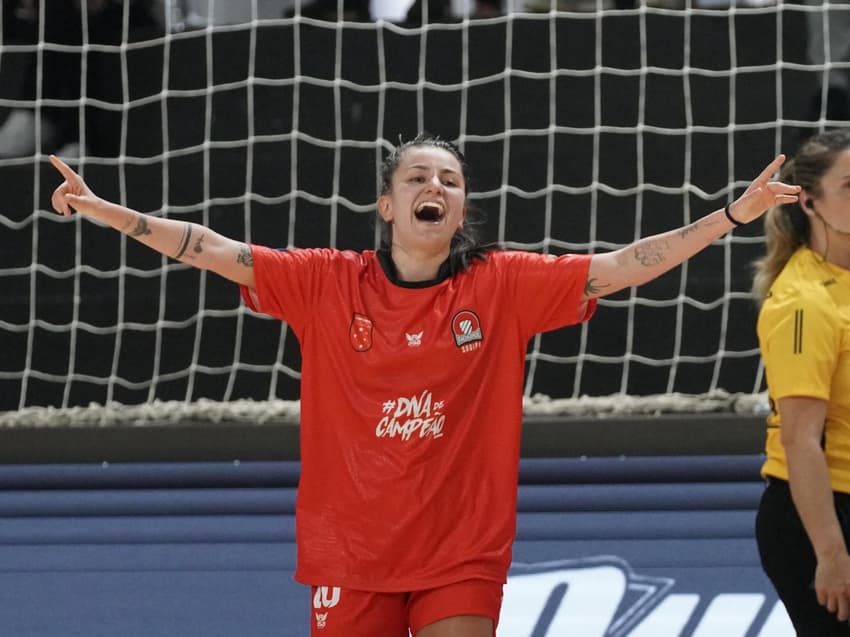 Ju Linhares comemora o gol da classificação da Sogipa na Copa Mundo do Futsal Feminina (Foto: Maurício Moreira/Divulgação)