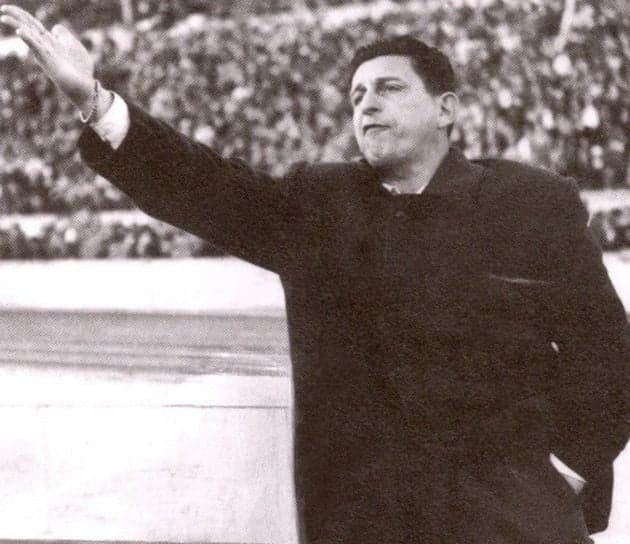 Yustrich, técnico de futebol 