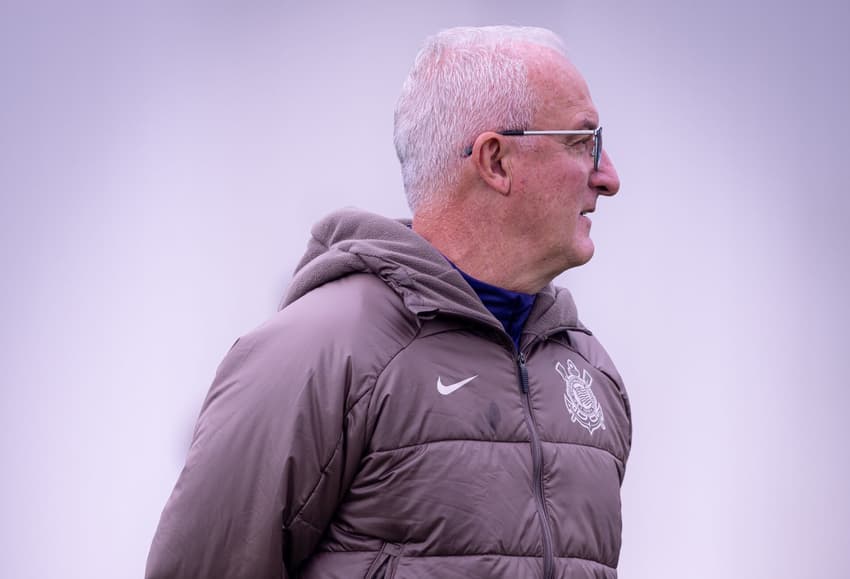 Dorival precisou mudar a equipe do Corinthians (Foto: Rodrigo Coca/Agência Corinthians)