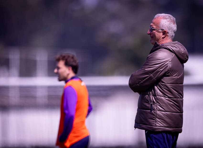 Dorival Jr. tem dúvidas para o duelo com o Vasco (Foto: Rodrigo Coca/Agência Corinthians)
