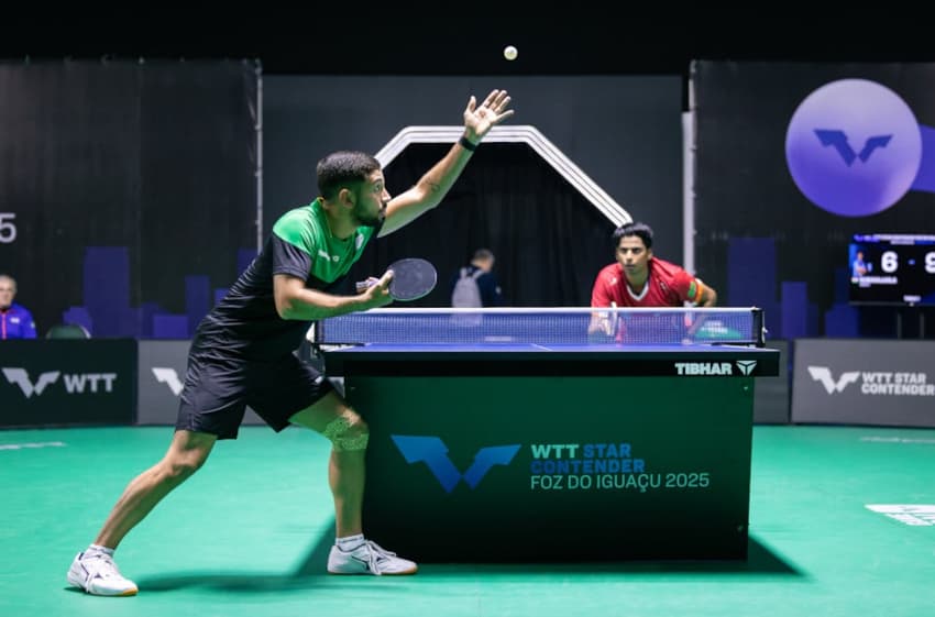 O brasileiro Guilherme Teodoro venceu na estreia nas simples do WTT Contender de Foz do Iguaçu (Divulgação)