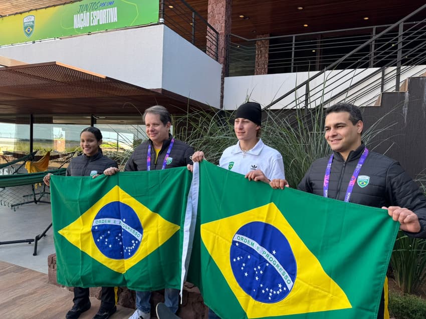 Juliana Viana, Marco La Porta, Filipe Mota e Leandro Guilheiro na base do Time Brasil (Foto: Beatriz Pinheiro/ Lance!