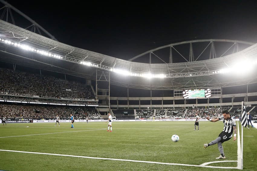Telles em Botafogo x LDU pela Conmebol Libertadores no Nilton Santos (Foto: Vitor Silva / Botafogo)