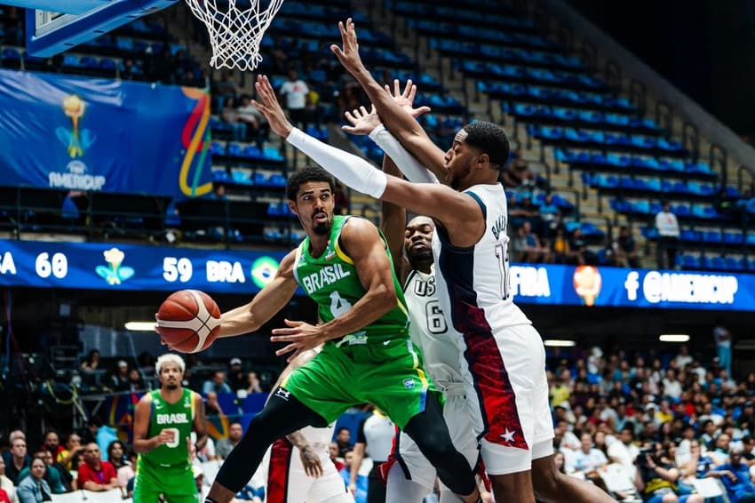 Brasil e Estados Unidos se enfrentam na Americup de Basquete (Foto: Divulgação / Fiba)