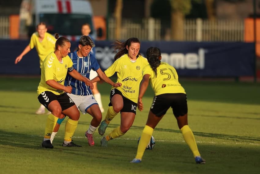 Laura chegou nesta temporada ao Gintra, da Lituânia. (Foto: Gintra/Divulgação)