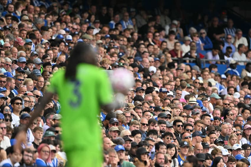 O Brighton empatou por 1 a 1 contra o Fulham, na estreia da Premier League (Foto: Glyn KIRK / AFP)