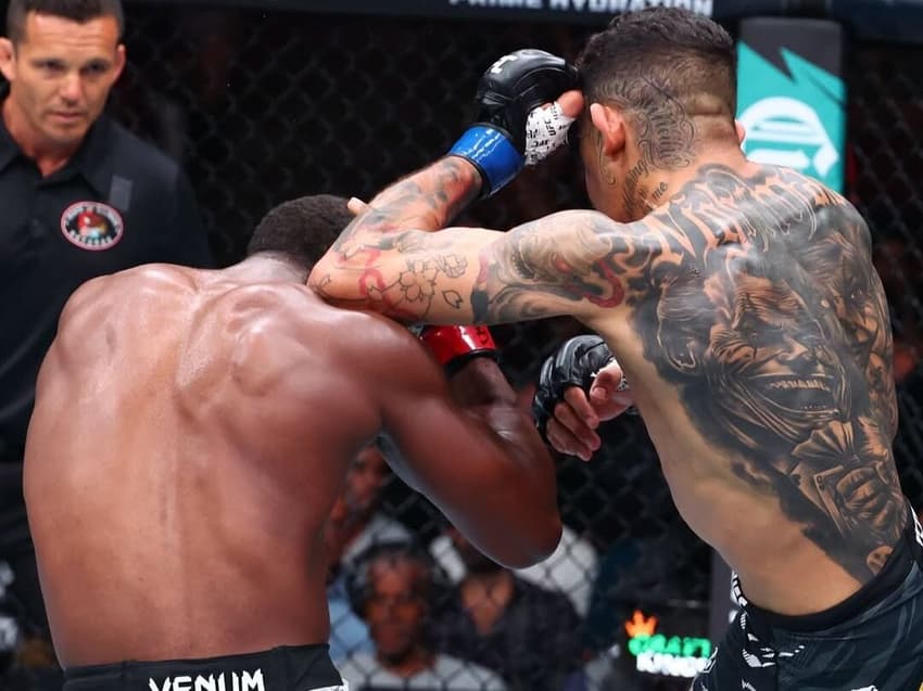 Carlos Prates em vitória no UFC 319 (Foto: Divulgação/UFC)
