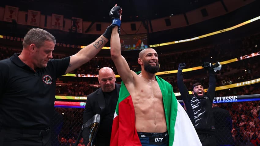 Chimaev após vitória sobre Du Plessis no UFC 319 (Foto: Divulgação/UFC)