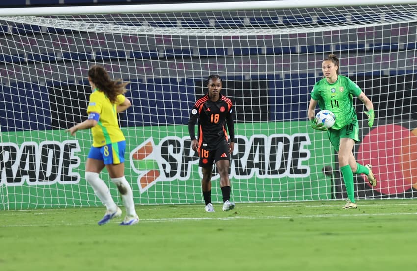 Cláudia, goleira da Seleção, durante Brasil e Colômbia. (Foto: Lívia Villas Boas/Divulgação)