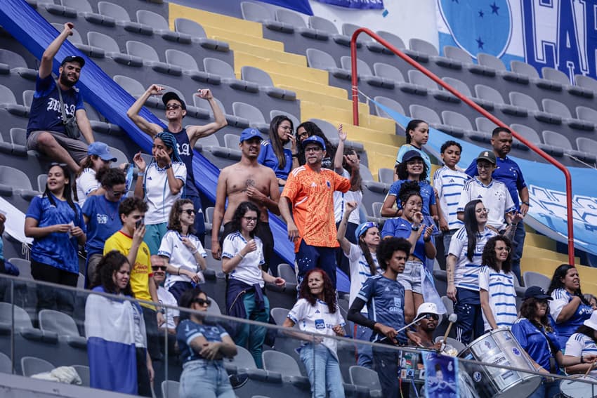 Torcida do Cruzeiro no setor visitante do Brasileirão Feminino. (Foto: Cris Mattos/ Staff Images Woman/ CBF)