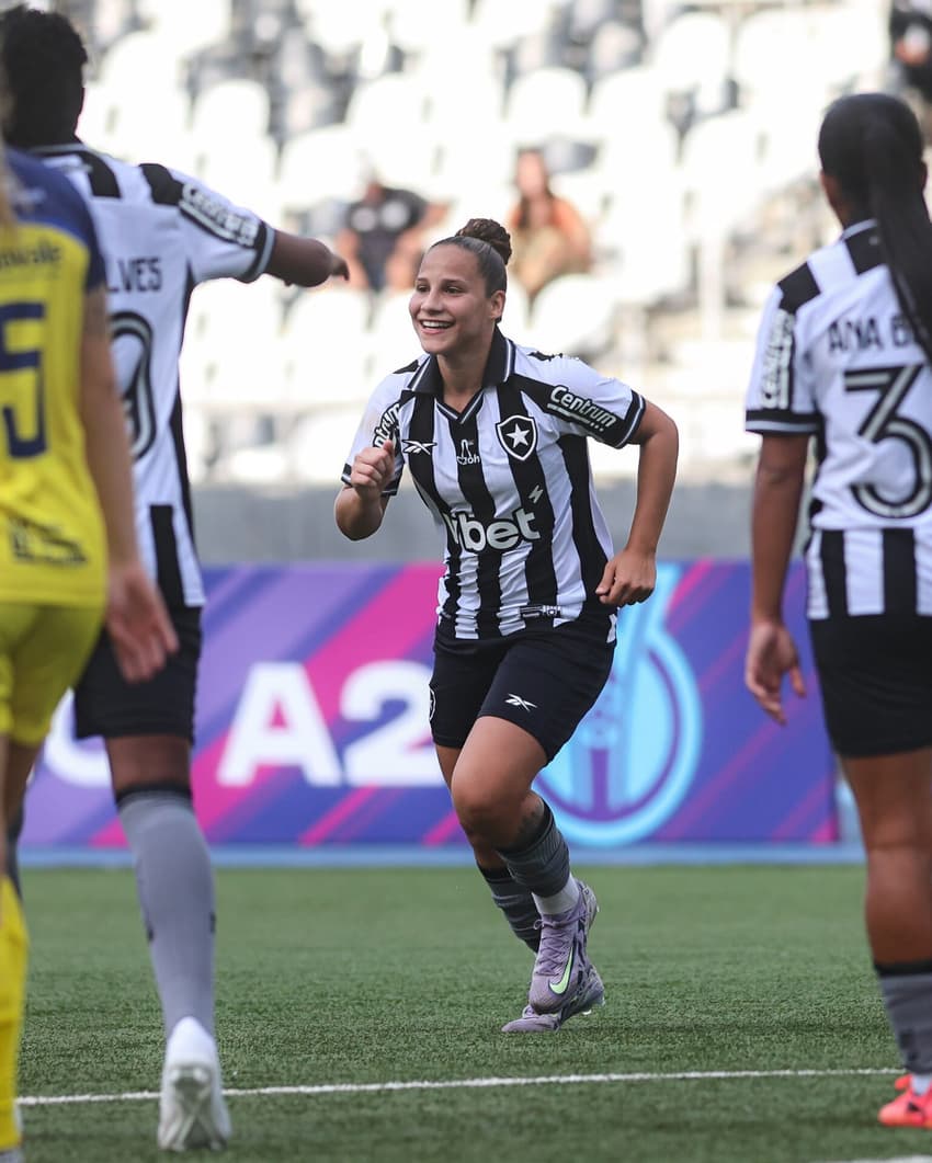 Duda Basílio comemora gol contra o São José, pela Série A2. (Arthur Barreto/ Botafogo)