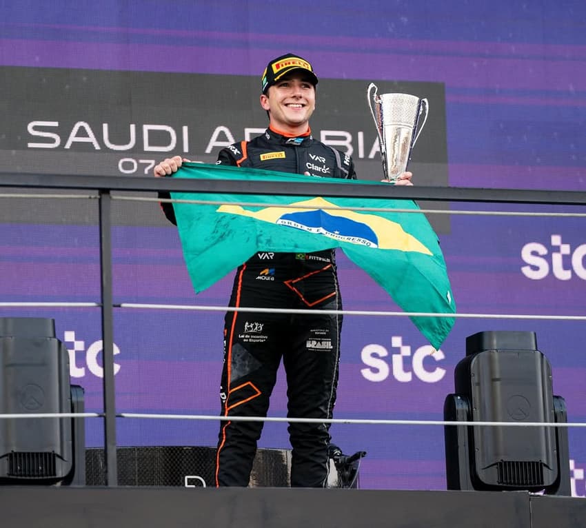 Enzo Fittipaldi comemorando na Fórmula 2 (Foto: Reprodução/Instagram: @enzofitti)
