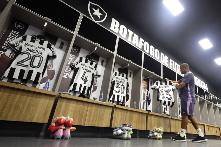 Escalação do Botafogo confirmada para enfrentar o Palmeiras