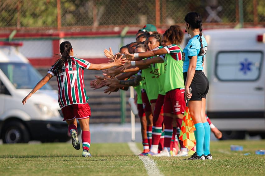 Raquel comemora seu gol com o time do Fluminense pela Copa do Brasil Feminina