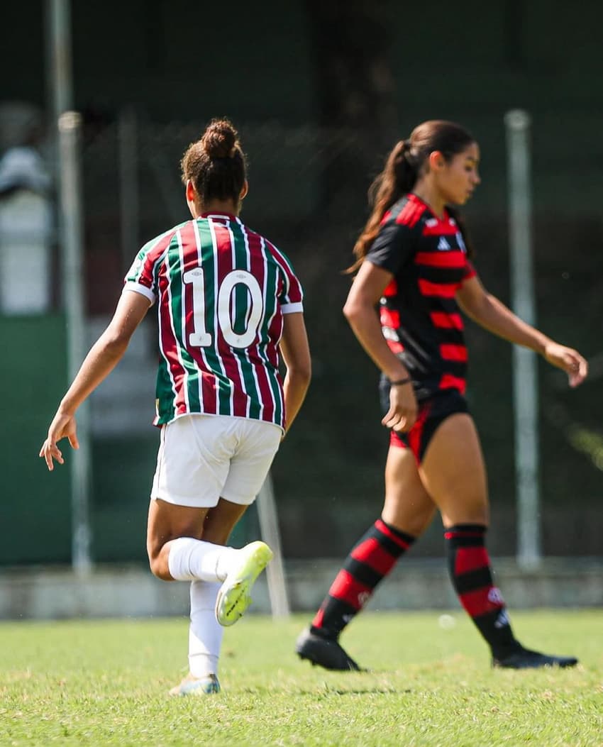 Adrielly Bruna comemora gol do Fluminense diante do Flamengo. (Foto: MARINA GARCIA / FLUMINENSE F.C.)