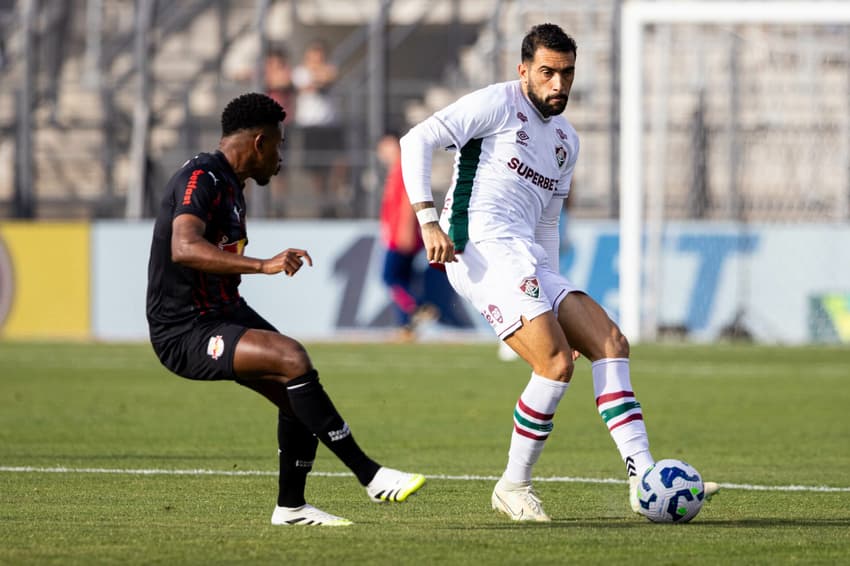 Freytes em ação no jogo do Fluminense contra o Bragantino