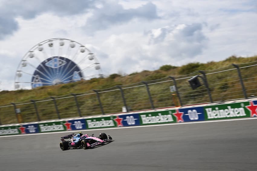 Franco Colapinto, da Alpine, em ação no primeiro treino do GP da Holanda (Foto: NICOLAS TUCAT / AFP)