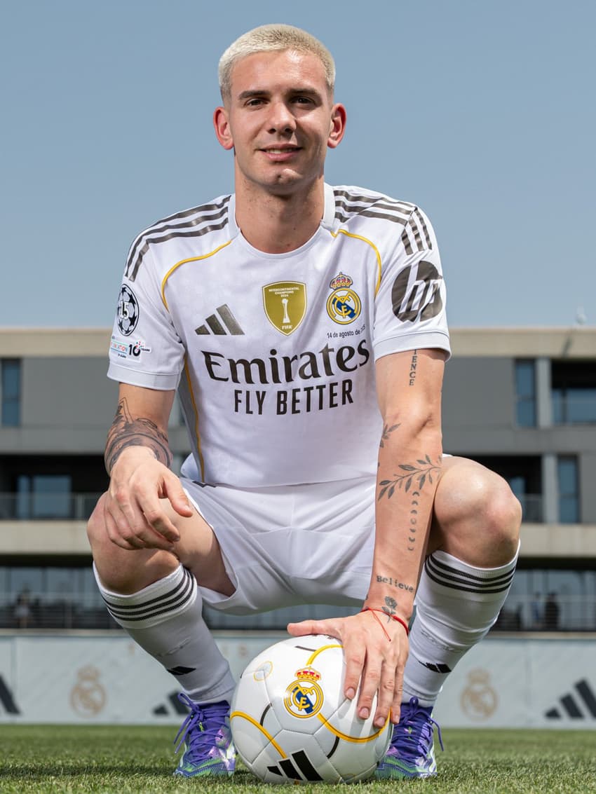 Franco Mastantuono em apresentação pelo Real Madrid (Foto: Divulgação/Real Madrid)