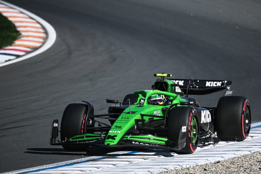 Gabriel Bortoleto, da Sauber, em ação no GP da Holanda na F1 2025 (Foto: NICOLAS TUCAT / AFP)