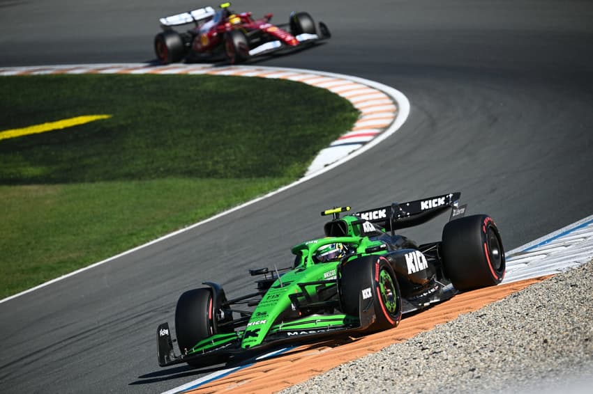 Gabriel Bortoleto, da Sauber, em ação no GP da Holanda na F1 2025 (Foto: NICOLAS TUCAT / AFP)