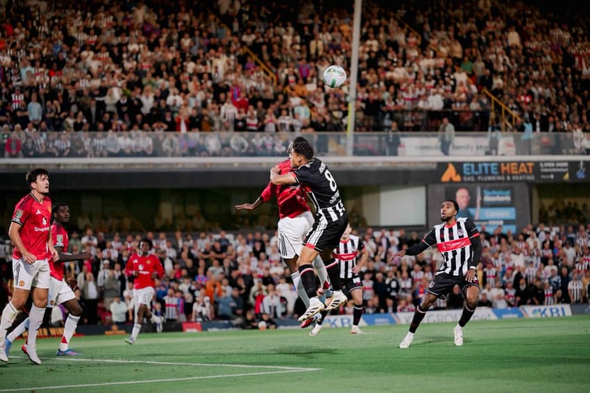 O Grimsby Town eliminou o Manchester United da Copa da Liga Inglesa (Foto: Divulgação/Grimsby Town)