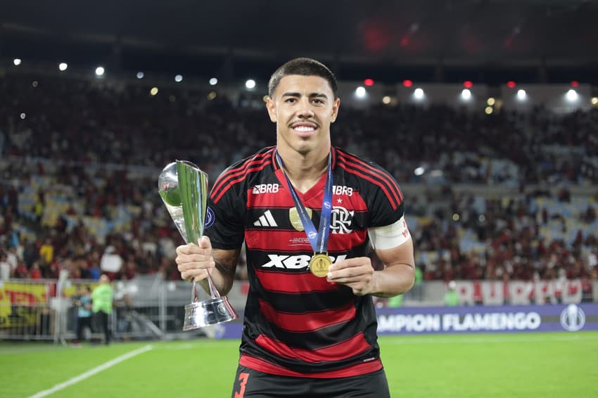 Iago comemora título Mundial no Flamengo. (Foto: Gilvan de Souza/Flamengo)