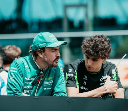 Fernando Alonso (e) e Gabriel Bortoleto (Reprodução)