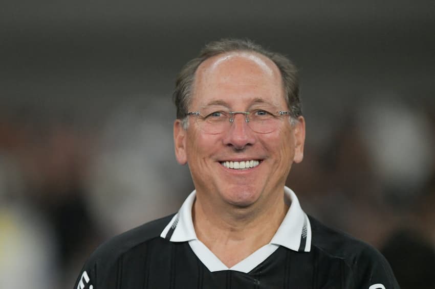 John Textor tenta comprar o Botafogo por nova empresa no Caribe (Foto: Thiago Ribeiro/AGIF)